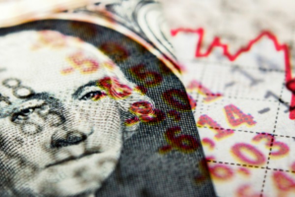 俄财政部：上半年联邦预算赤字3.694万亿卢布